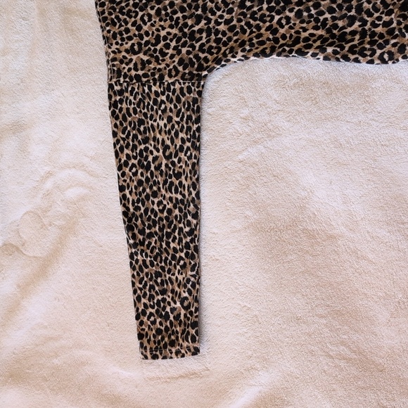 Old Navy Girls Leopard Print Mid Length Sleeve Tee in Black and Tan - Picture 9 of 9